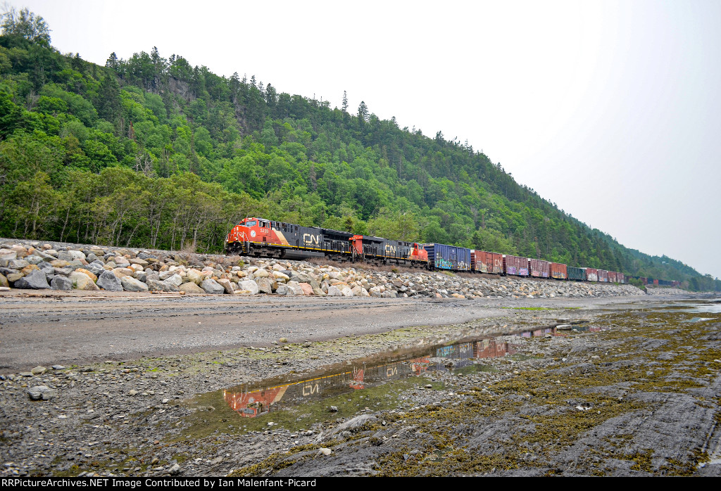 3208 leads CN 402 at lAnse-Au-Sable